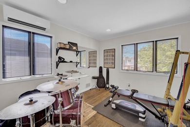 Welcome to this beautifully maintained home nestled in the heart - photo 16
