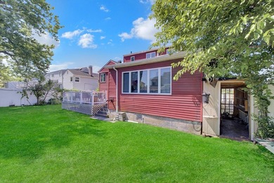 Welcome to this beautifully maintained home nestled in the heart - photo 27