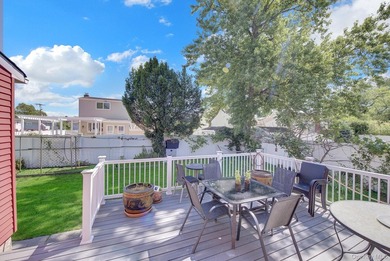 Welcome to this beautifully maintained home nestled in the heart - photo 28