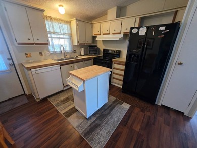 Move right into this beautifully furnished 2-bedroom, 2-bath - photo 8