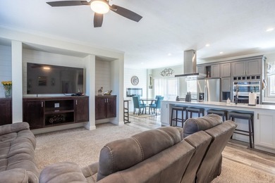 Two homes on 10 acres! It's not often that a property offers - photo 4
