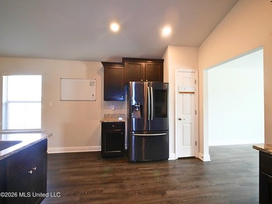 This beautifully maintained all-brick home, built just six years - photo 12