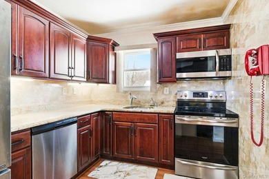 Welcome to this beautifully maintained ranch-style home offering - photo 12