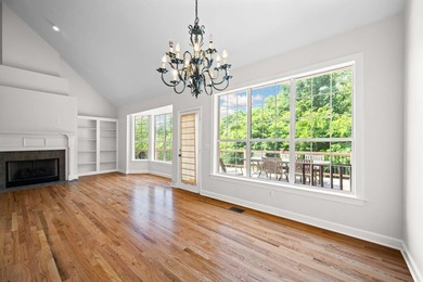 Beautiful, spacious home offering comfort, flexibility and - photo 13