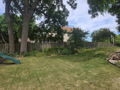 Charming 4-bedroom home with lovely river views and warm - photo 15
