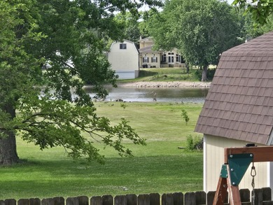 Charming 4-bedroom home with lovely river views and warm - photo 17