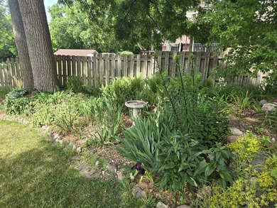 Charming 4-bedroom home with lovely river views and warm - photo 19