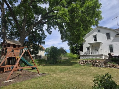 Charming 4-bedroom home with lovely river views and warm - photo 21