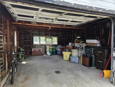 Charming 4-bedroom home with lovely river views and warm - photo 23