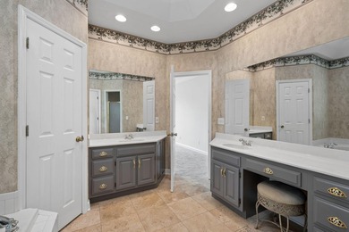 Beautiful, spacious home offering comfort, flexibility and - photo 27