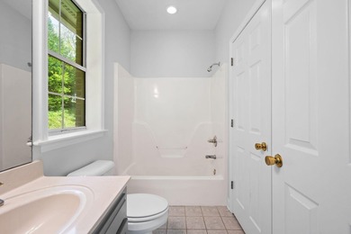 Beautiful, spacious home offering comfort, flexibility and - photo 41