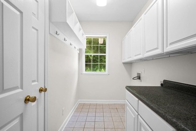 Beautiful, spacious home offering comfort, flexibility and - photo 44