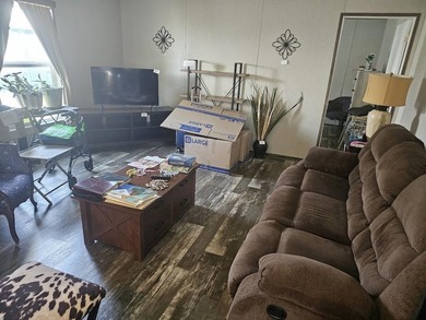 This home is in like new condition in the Sunfish Village mobile - photo 4