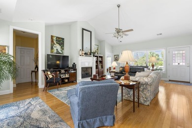 Welcome to this beautiful custom-built home that has been - photo 11