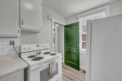 1940's condo with all the charm of wood floors, large rooms, and - photo 12