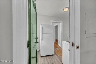 1940's condo with all the charm of wood floors, large rooms, and - photo 13