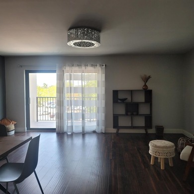 Nice condo priced to sell,below comps. Beautifully remodeled - photo 20