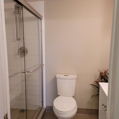 Nice condo priced to sell,below comps. Beautifully remodeled - photo 22
