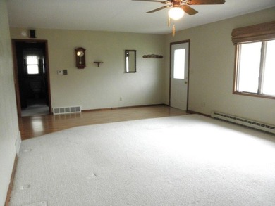Attractive, South-facing Ranch home with main-floor laundry - photo 8