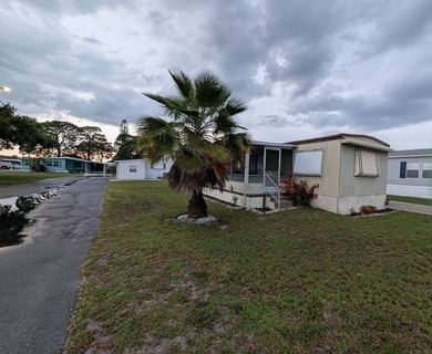 Won't last long! This lovely 2 Bedroom 2 Bath home on a corner - photo 3