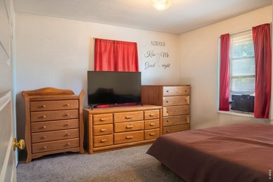 Great starter home or investment opportunity with tons of - photo 7