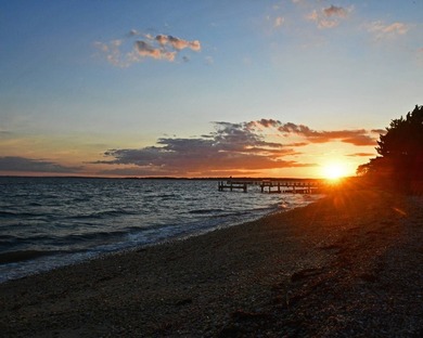 This waterfront is classic Shelter Island. Set on more than half - photo 4