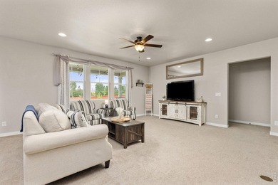 Back on the market due to buyer's contingency! We welcome you to - photo 7