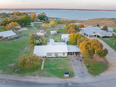 Waterfront Lake Home Move-In Ready! Enjoy the rare opportunity - photo 11