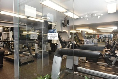 Penthouse 1.5 bedroom apt with over 900 square feet of luxury - photo 11
