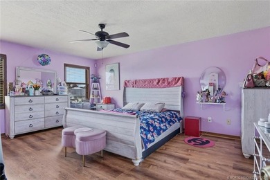 Location! Location! Location! Fantastic Opportunity To Live In - photo 11