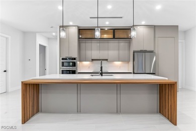 Southern Exposure Luxurious New Pool Home Nestled in the highly - photo 12