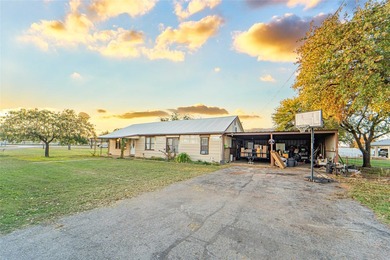 Waterfront Lake Home Move-In Ready! Enjoy the rare opportunity - photo 16