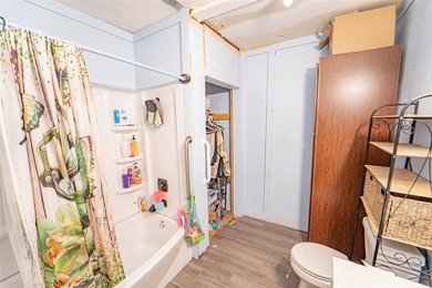 Waterfront Lake Home Move-In Ready! Enjoy the rare opportunity - photo 19