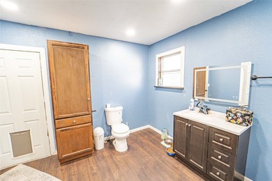 Waterfront Lake Home Move-In Ready! Enjoy the rare opportunity - photo 21