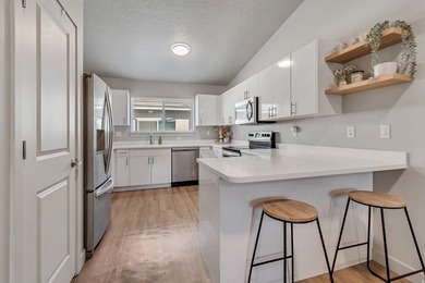 Come see this beautiful, rare top floor condo!!! Great - photo 3