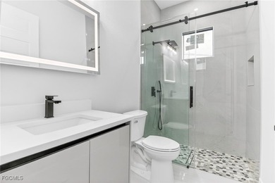 Southern Exposure Luxurious New Pool Home Nestled in the highly - photo 30