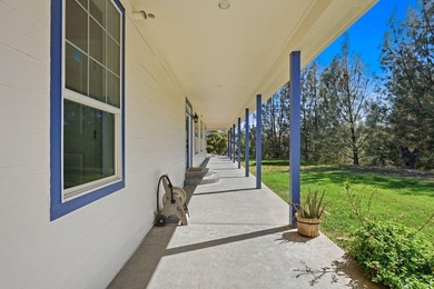 Gorgeous custom farmhouse situated on 5 acres, offering 3 - photo 3