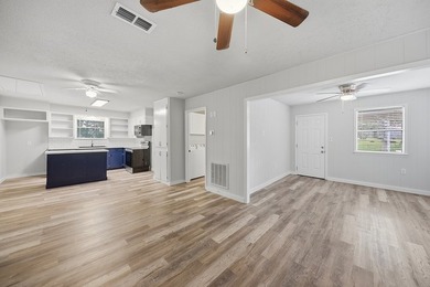 Located just minutes from Lake Somerville, this 2-bedroom - photo 11