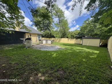 Welcome to your spacious 3 bedroom, 2 bath, one car garage home - photo 32