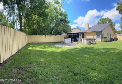 Welcome to your spacious 3 bedroom, 2 bath, one car garage home - photo 33