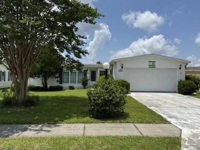 This home features a generous and spacious split floor plan - photo 1
