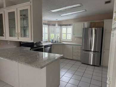 This home features a generous and spacious split floor plan - photo 8
