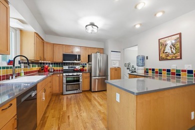 Move right into this beautifully updated 4-bedroom, 2.5-bath - photo 11
