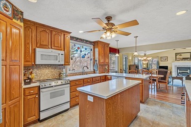 Welcome to your Smith Mountain Lake retreat! Tucked away in a - photo 12