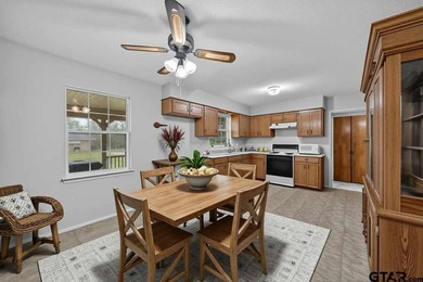 Discover the perfect blend of comfort and space in this - photo 13
