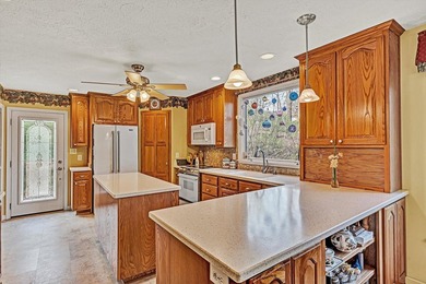Welcome to your Smith Mountain Lake retreat! Tucked away in a - photo 13