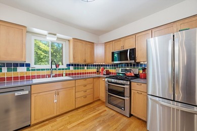 Move right into this beautifully updated 4-bedroom, 2.5-bath - photo 14