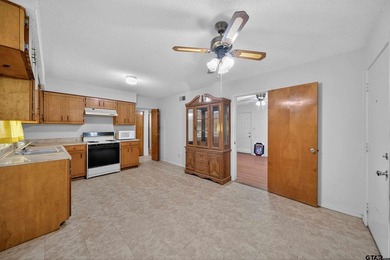 Discover the perfect blend of comfort and space in this - photo 14