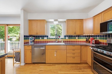 Move right into this beautifully updated 4-bedroom, 2.5-bath - photo 15