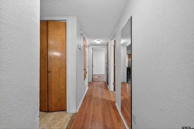 Discover the perfect blend of comfort and space in this - photo 16